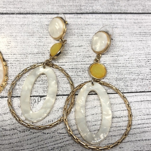 bundle lot 2 statement style faux MoP dangle earrings - Picture 4 of 5